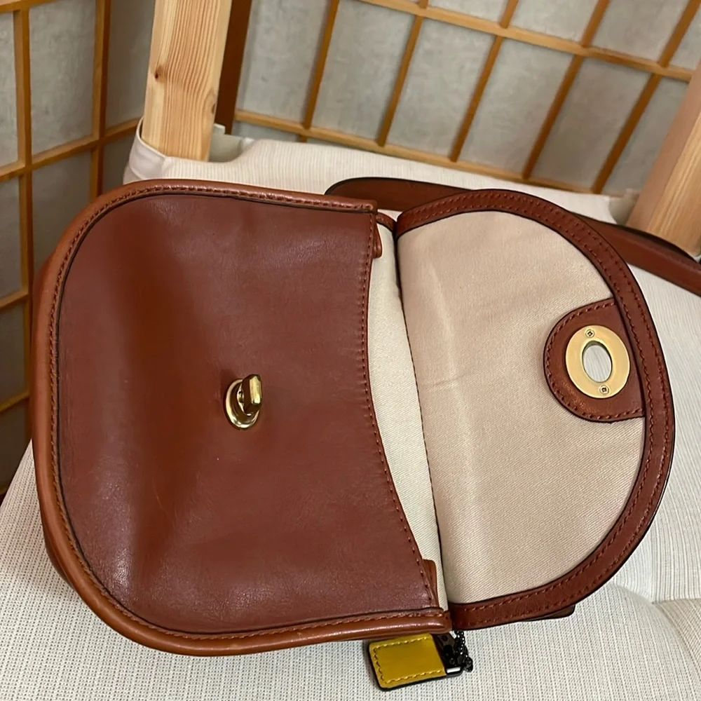 Coach Legacy Brown Leather Mini Saddle Bag & 1941 Horse and Carriage Hangtag - Picture 12 of 17